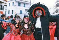 Bitte hier anklicken zur Pouropipinia Homepage beim Karneval in Rethymnon